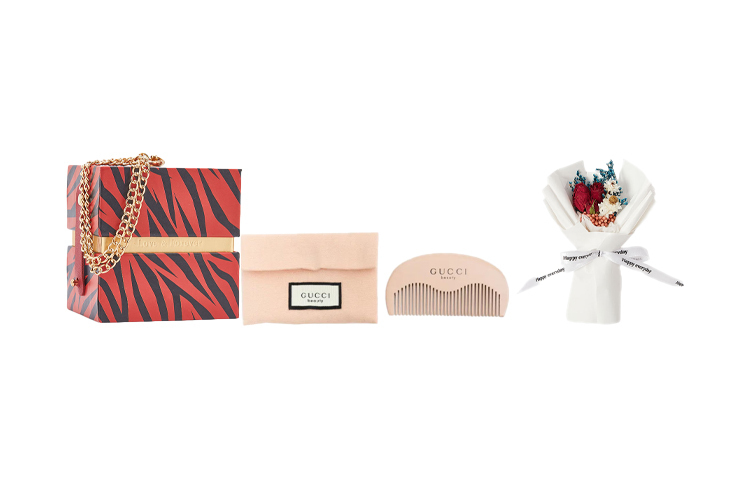 GUCCI Красная полосатая расческа Pink Medium Size для ухода за волосами
GUCCI Красная полосатая расческа Pink Medium Size для ухода за волосами