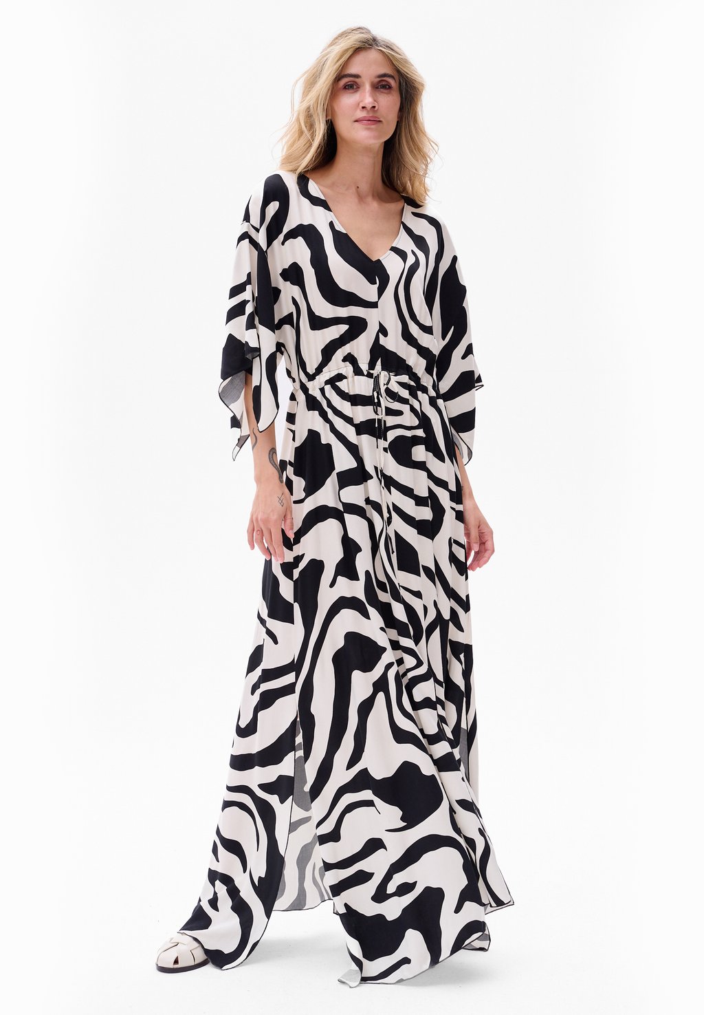 Платье макси SUSPITO blue shadow, черный
Платье макси SUSPITO blue shadow, черный