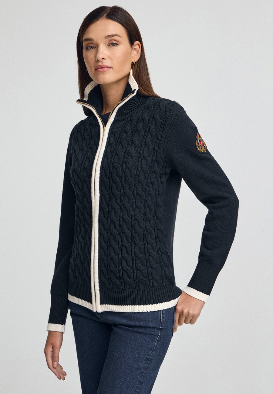 Кардиган Polo Club NAUTIC CABLE ZIPPERED, Navy/Dark Blue
Кардиган Polo Club NAUTIC CABLE ZIPPERED, Navy/Dark Blue