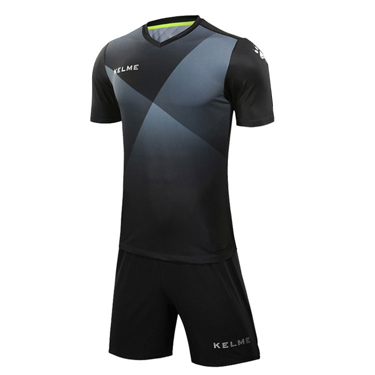 Футбольная форма мужская KELME, серебро
Футбольная форма мужская KELME, серебро