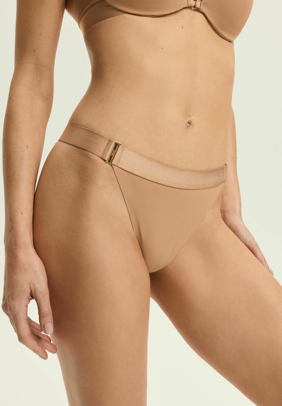 Трусы ESOTIQ BIANCO, Beige
Трусы ESOTIQ BIANCO, Beige