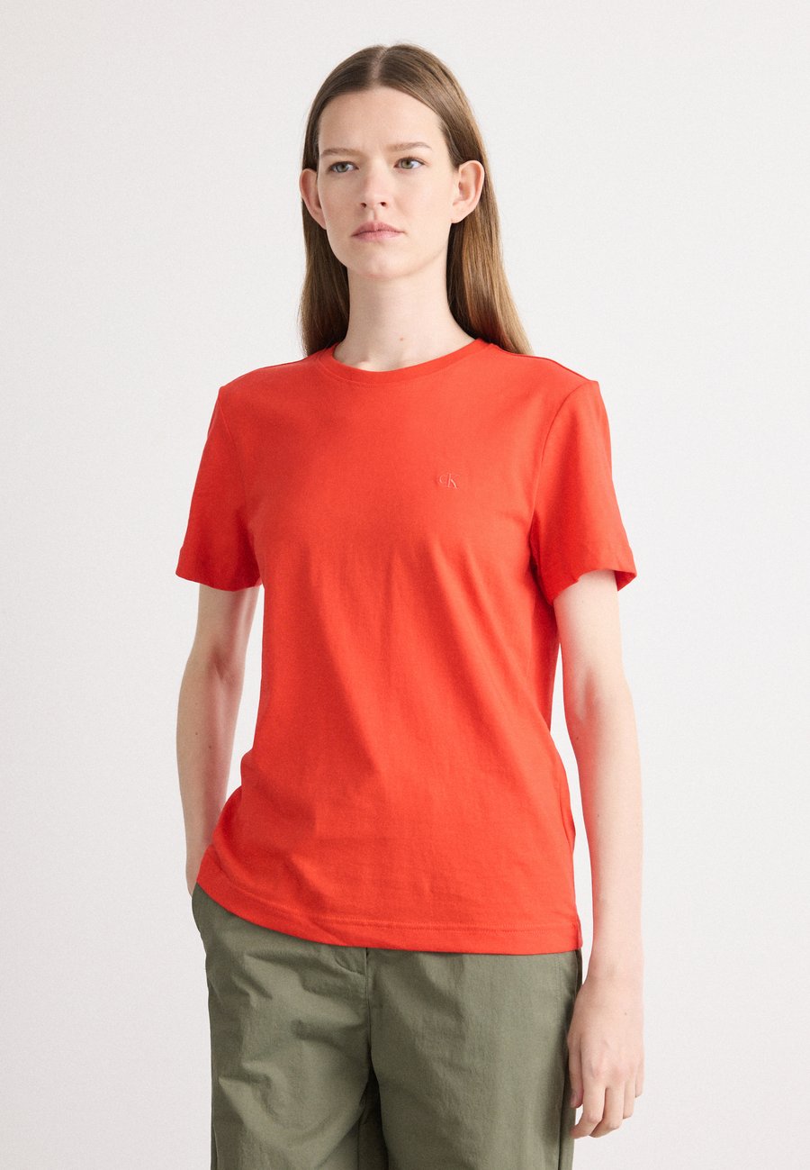 Футболка Calvin Klein Jeans ARCHIVE CREW TEE, Tuscan Terra Cotta/Red, Красный, Футболка Calvin Klein Jeans ARCHIVE CREW TEE, Tuscan Terra Cotta/Red
Футболка Calvin Klein Jeans ARCHIVE CREW TEE, Tuscan Terra Cotta/Red, Красный, Футболка Calvin Klein Jeans ARCHIVE CREW TEE, Tuscan Terra Cotta/Red