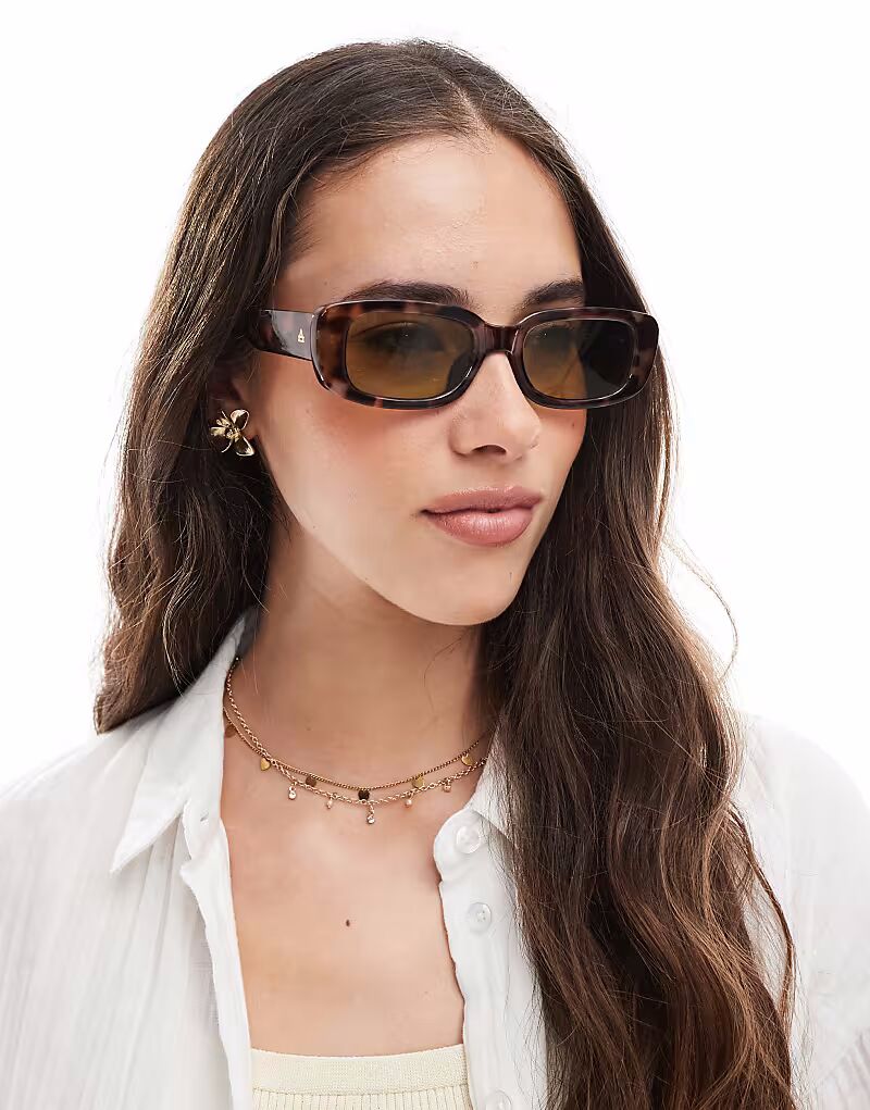 Солнцезащитные очки Aire Ceres slim с прямоугольной оправой и желтыми линзами в черепаховом цвете
Солнцезащитные очки Aire Ceres slim с прямоугольной оправой и желтыми линзами в черепаховом цвете