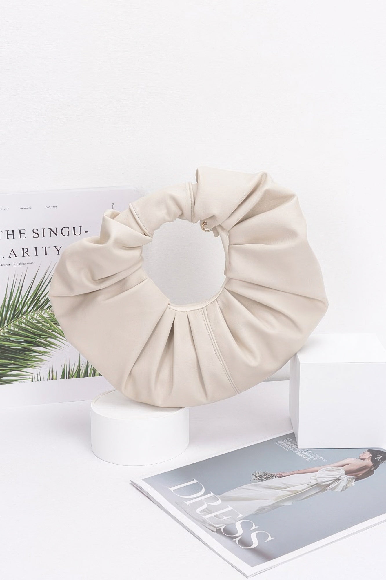 Искусственная кожа плиссированная клатч с ручкой FASHNZFAB, слоновая кость
Искусственная кожа плиссированная клатч с ручкой FASHNZFAB, слоновая кость