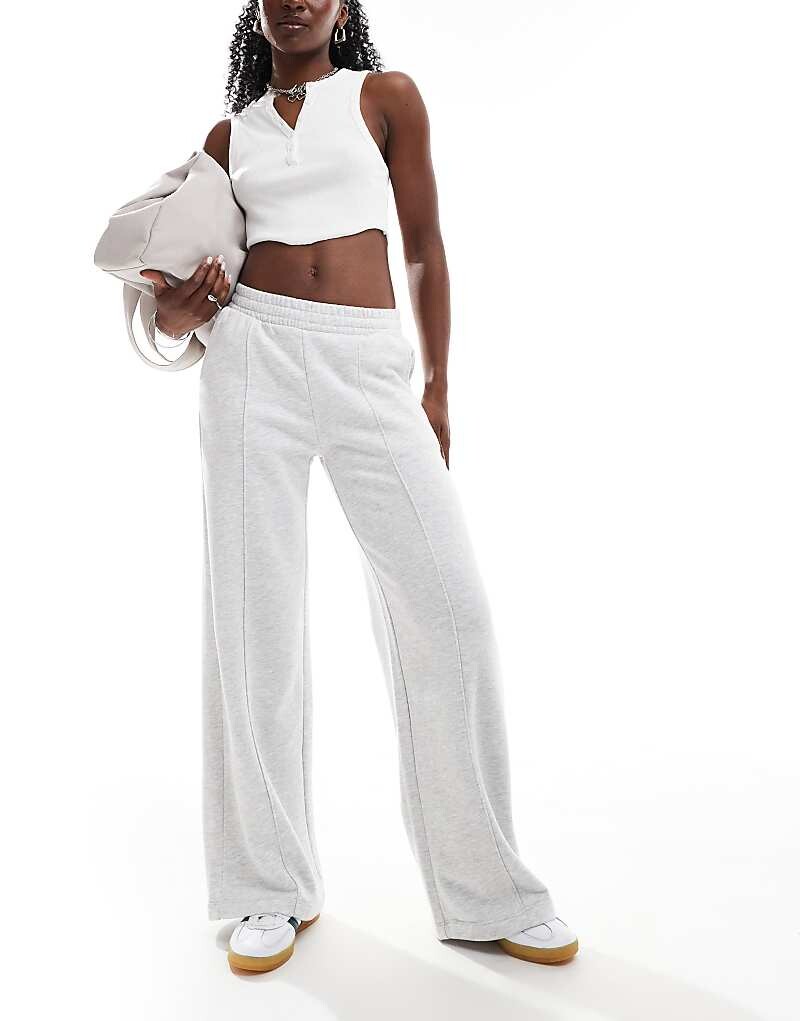 Широкие джоггеры серого цвета Bershka
Широкие джоггеры серого цвета Bershka