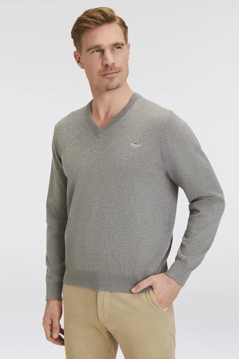 Свитер Gant с V-образным вырезом "Classic Cotton V-Neck", трикотаж премиум-класса из мягкого 100% хлопка, переходный свитер, серый
Свитер Gant с V-образным вырезом "Classic Cotton V-Neck", трикотаж премиум-класса из мягкого 100% хлопка, переходный свитер, серый