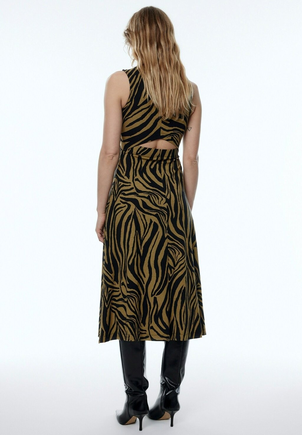 Платье-джемпер TALIA EDITED, бежевый 
Платье-джемпер TALIA EDITED, бежевый