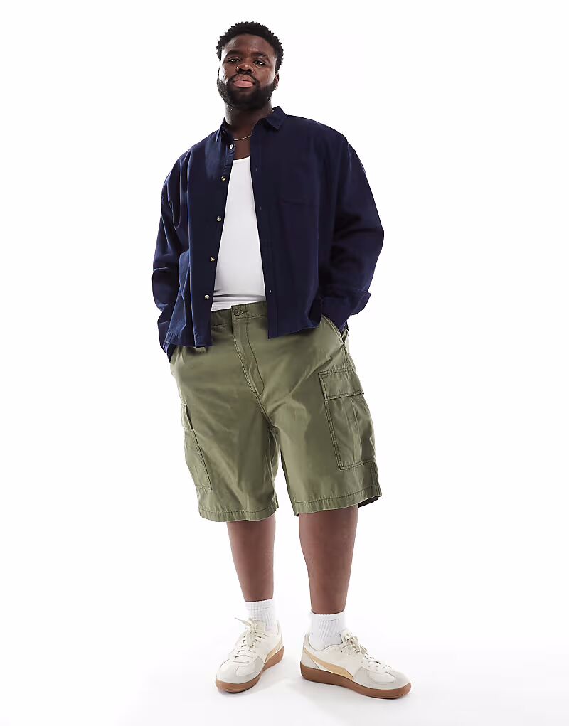 Шорты Levi's Big & Tall Carrier Cargo с двумя карманами темно-зеленого цвета 
Шорты Levi's Big & Tall Carrier Cargo с двумя карманами темно-зеленого цвета