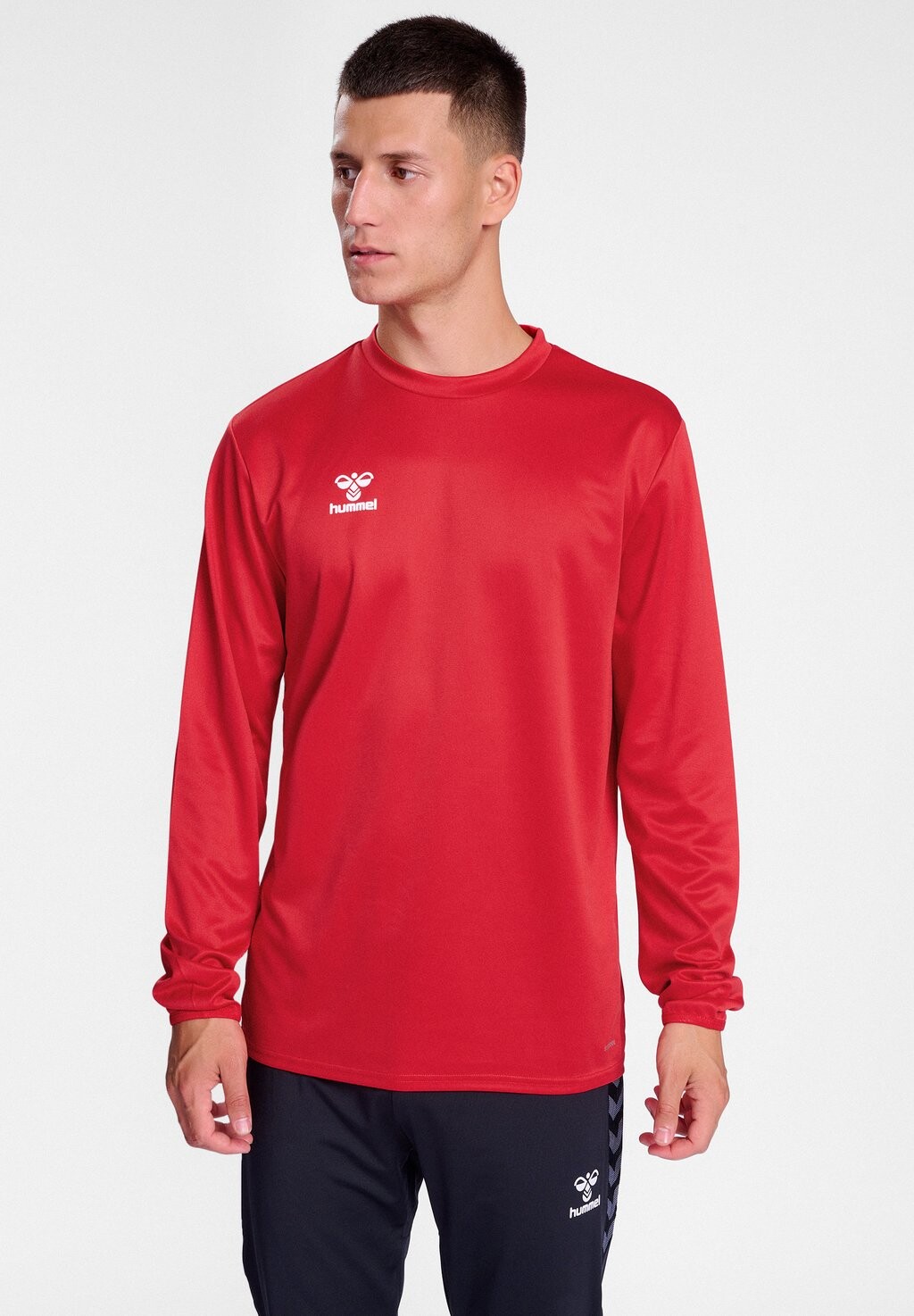Толстовка ESSENTIAL Hummel, цвет true red 
Толстовка ESSENTIAL Hummel, цвет true red