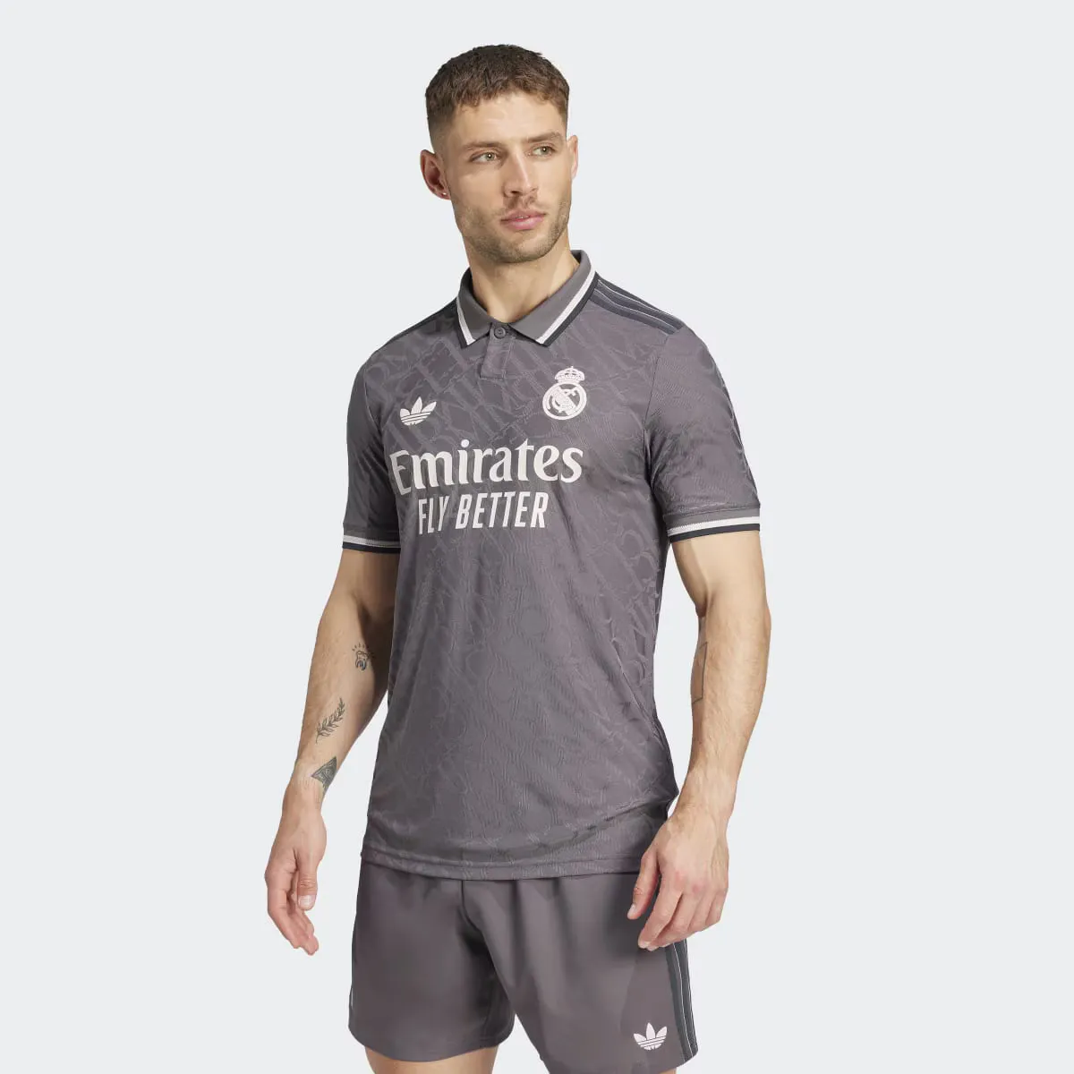 Мужская 3-я форма Реал Мадрид 24/25 Adidas футболка, серый 
Мужская 3-я форма Реал Мадрид 24/25 Adidas футболка, серый