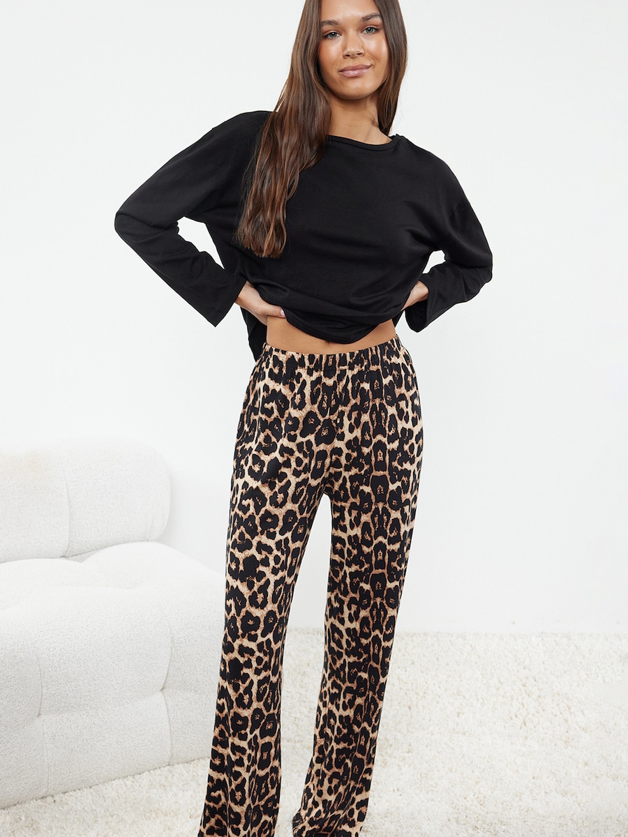 Пижама Trendyol, черный
Пижама Trendyol, черный