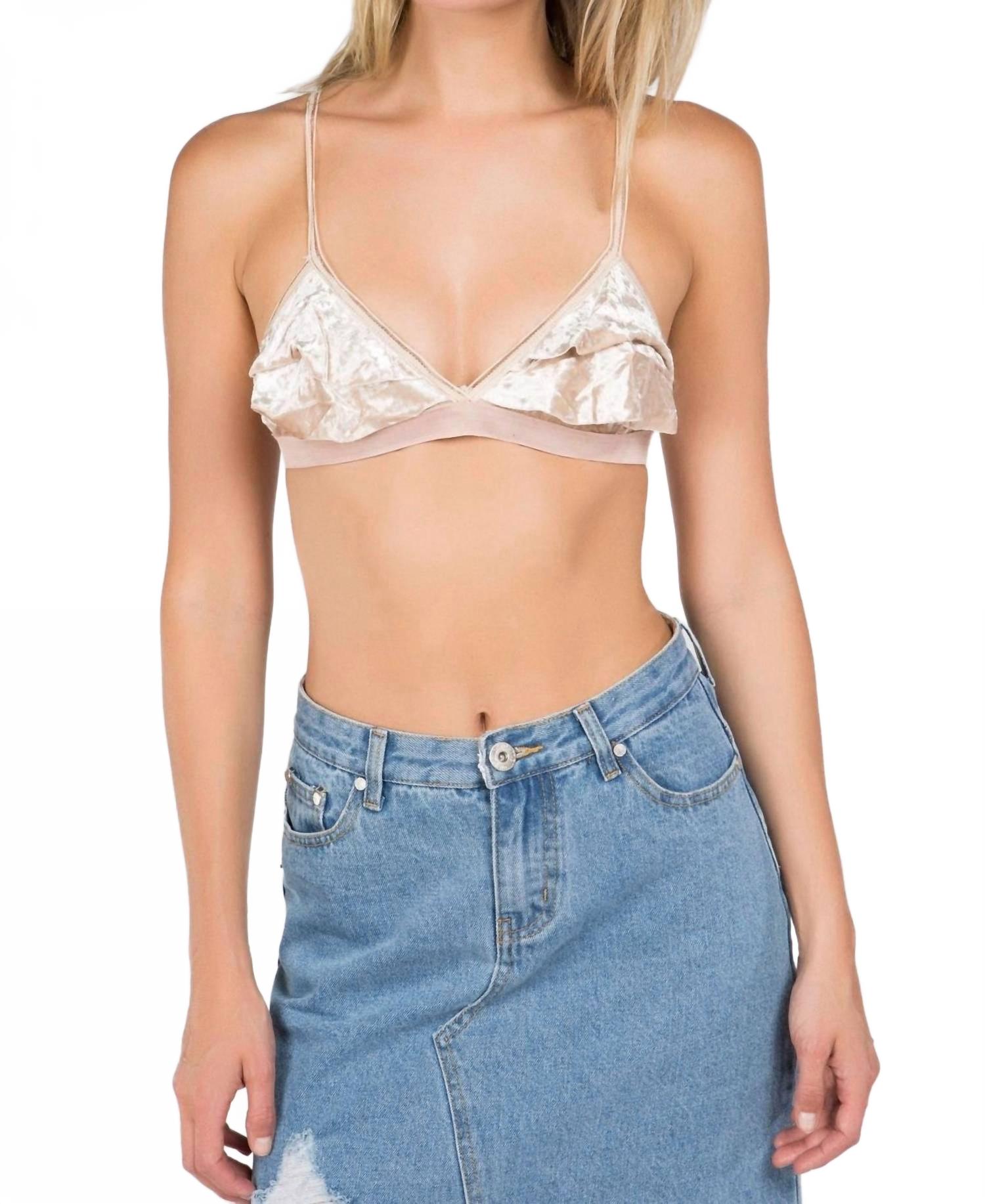 Бюстгальтер-бралетт с регулируемыми бретельками и бархатной отделкой бежевого цвета POL
Бюстгальтер-бралетт с регулируемыми бретельками и бархатной отделкой бежевого цвета POL