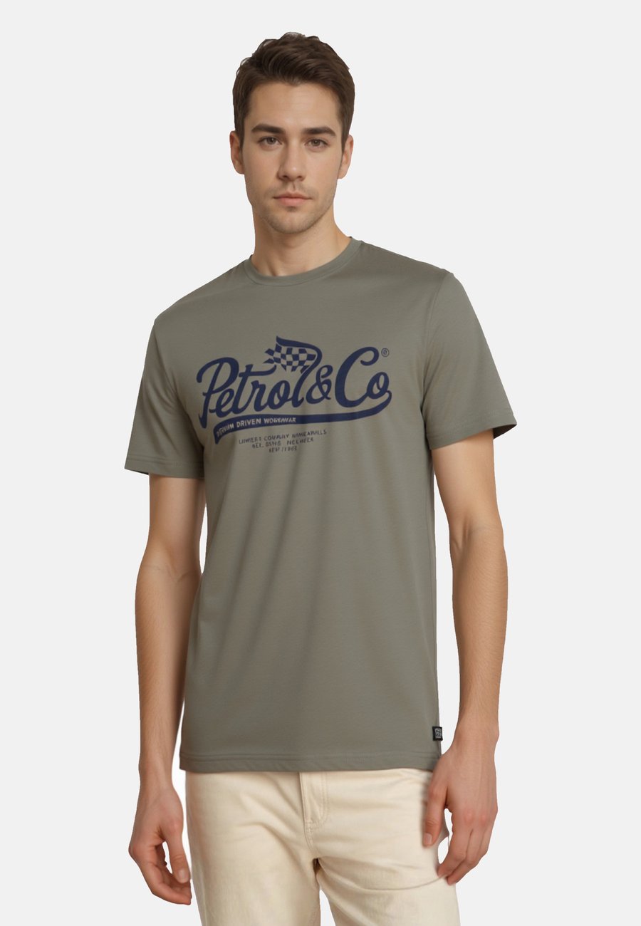 Футболка Petrol Industries Print T-shirt, Mossy Stone 6174/Stone, Зеленый, Футболка Petrol Industries Print T-shirt, Mossy Stone 6174/Stone
Футболка Petrol Industries Print T-shirt, Mossy Stone 6174/Stone, Зеленый, Футболка Petrol Industries Print T-shirt, Mossy Stone 6174/Stone
