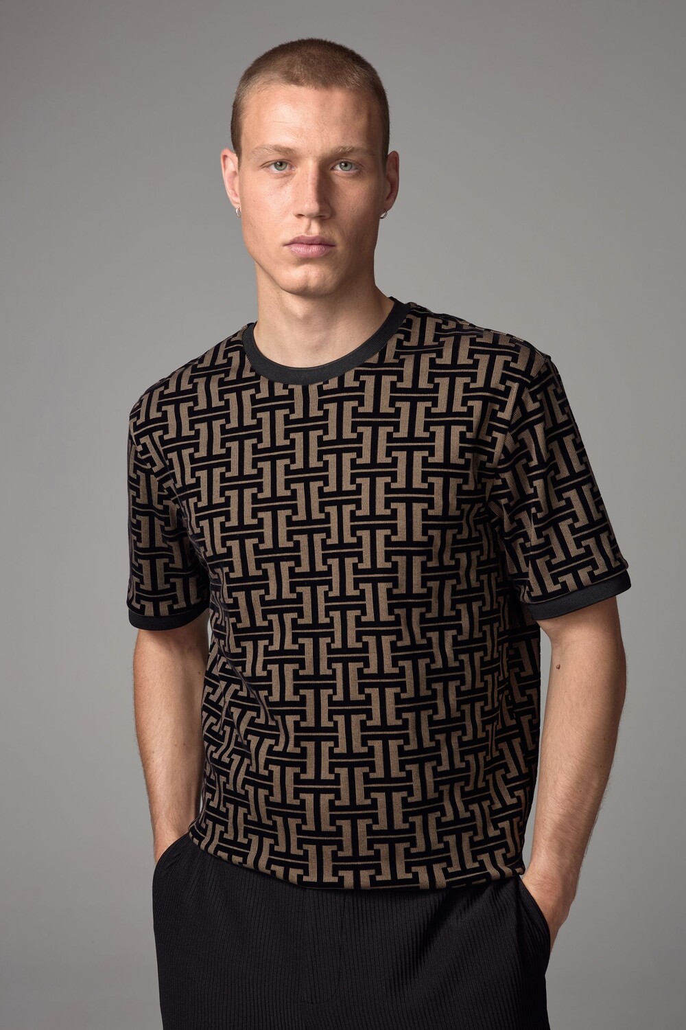 Футболка с геометрическим узором и текстурой, свободная Next, черный
Футболка с геометрическим узором и текстурой, свободная Next, черный