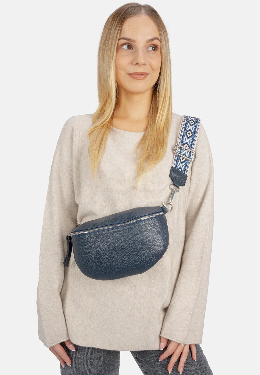 Сумка через плечо HELEN SIZE M Seasons Of April, цвет marineblau, Синий, Сумка через плечо HELEN SIZE M Seasons Of April, цвет marineblau
Сумка через плечо HELEN SIZE M Seasons Of April, цвет marineblau, Синий, Сумка через плечо HELEN SIZE M Seasons Of April, цвет marineblau