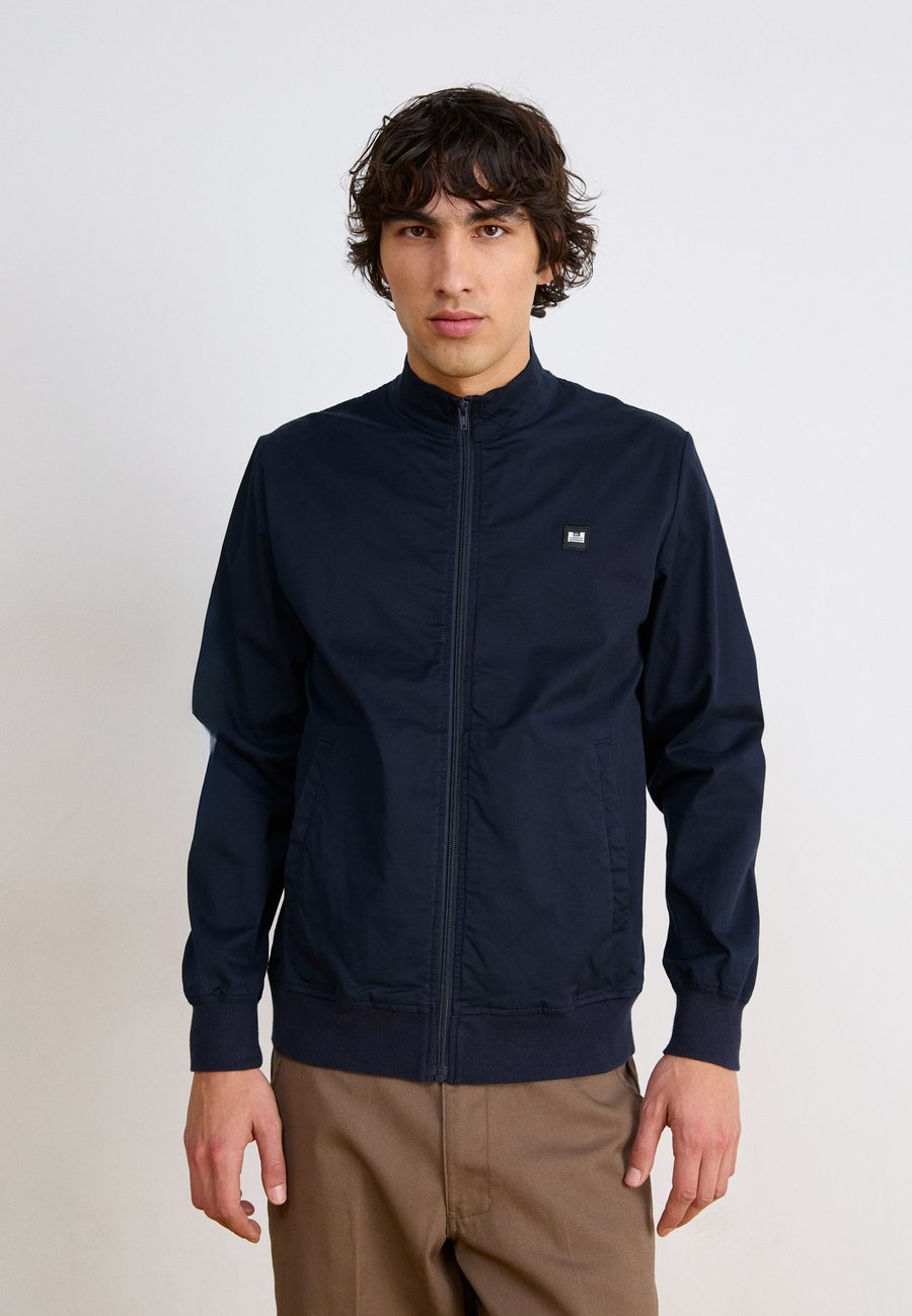 Куртка Weekend Offender HEMSLEY TRACK , Navy/Dark Blue
Куртка Weekend Offender HEMSLEY TRACK , Navy/Dark Blue