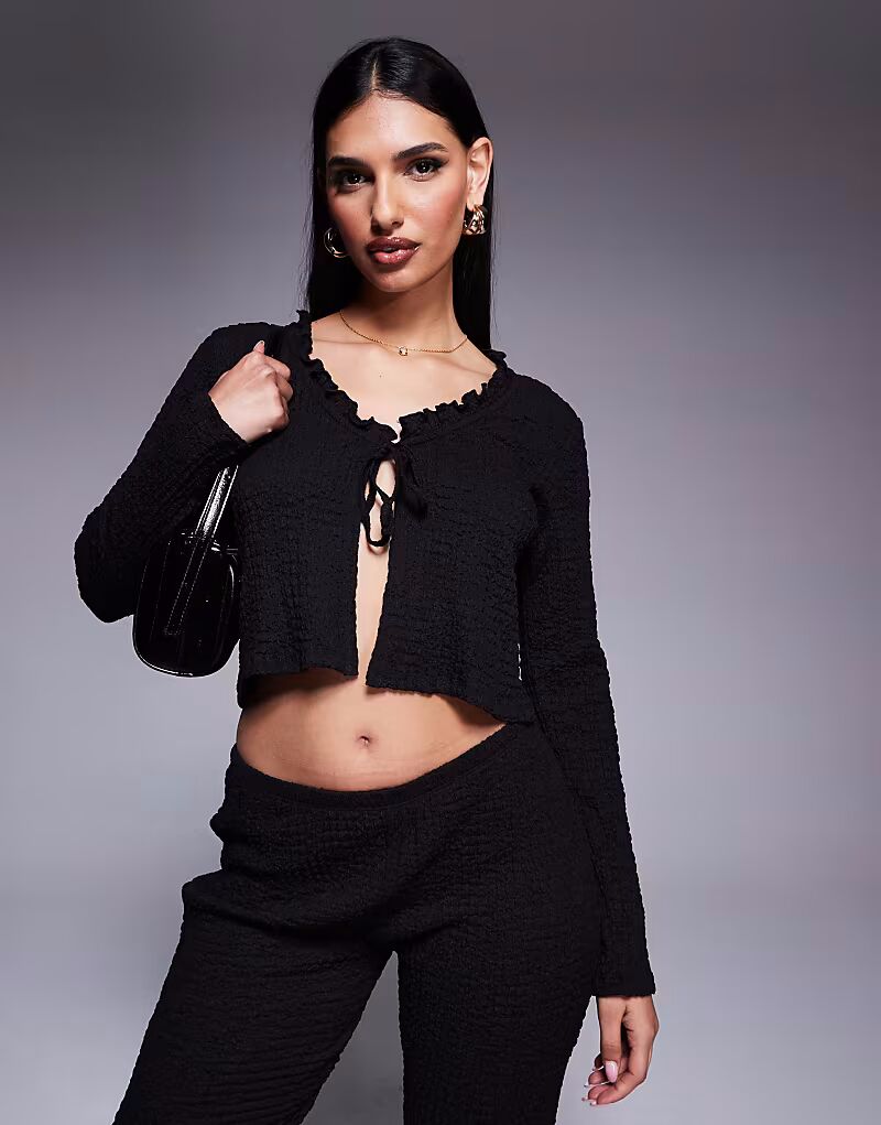 Топ ASOS DESIGN Coord с широким воротом, оборками и длинными рукавами, завязывающийся на талии, черного цвета
Топ ASOS DESIGN Coord с широким воротом, оборками и длинными рукавами, завязывающийся на талии, черного цвета