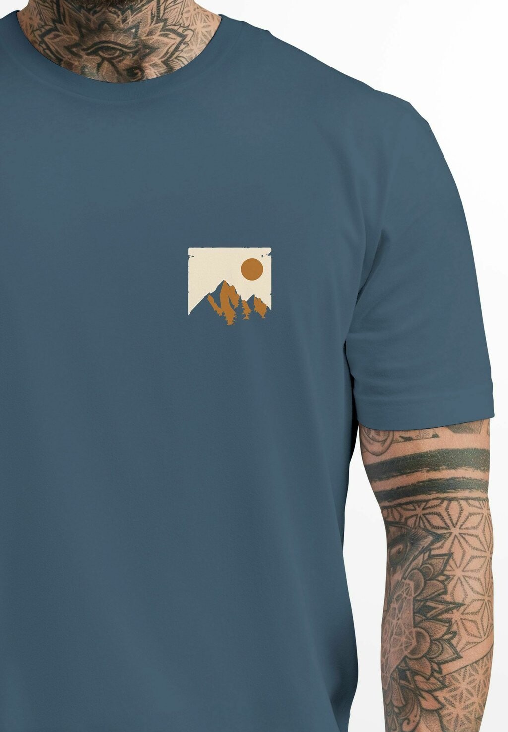 Принт футболки Outdoor Adventure Brustlogo Natur Berge Wandern Fashion Streetstyl Neverless, джинсовый синий
Принт футболки Outdoor Adventure Brustlogo Natur Berge Wandern Fashion Streetstyl Neverless, джинсовый синий