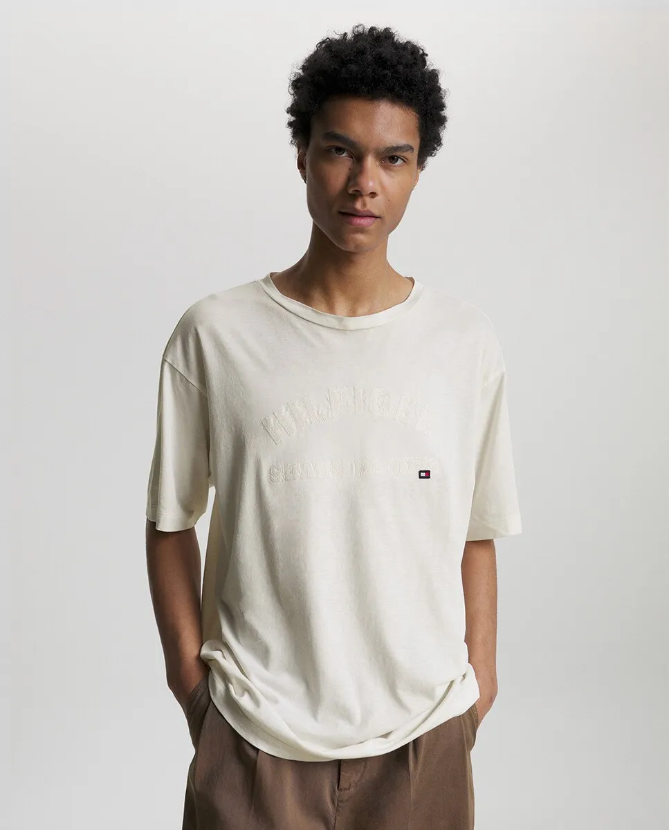 Tommy x Shawn Mendes Capsule Короткая футболка с красным рукавом для мужчин Tommy Hilfiger, белый
Tommy x Shawn Mendes Capsule Короткая футболка с красным рукавом для мужчин Tommy Hilfiger, белый