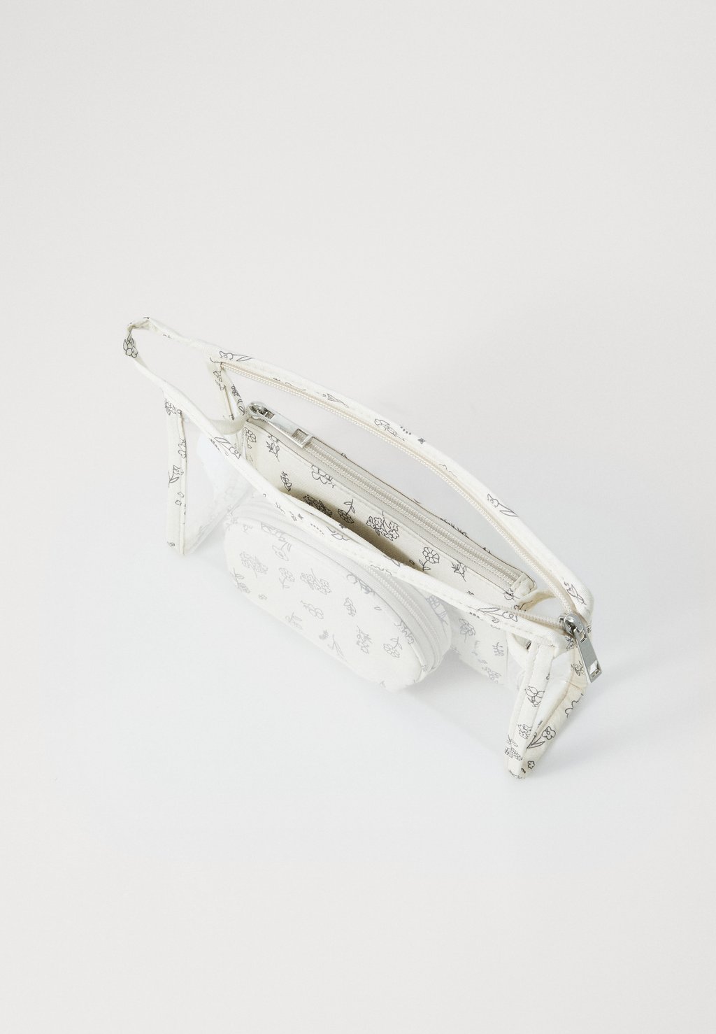 Косметичка FLOWER SET Even&Odd by Zalando, кремовый
Косметичка FLOWER SET Even&Odd by Zalando, кремовый