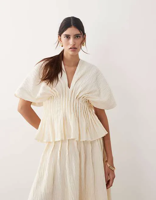 Кремовый топ с жатой текстурой и завязкой на талии ARRANGE
Кремовый топ с жатой текстурой и завязкой на талии ARRANGE