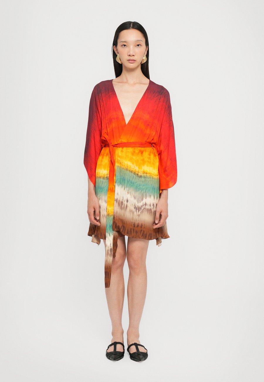 Платье Alice + Olivia MARVA BELTED MINI KAFTAN, Multi-Coloured\N/Multi-Coloured
Платье Alice + Olivia MARVA BELTED MINI KAFTAN, Multi-Coloured\N/Multi-Coloured