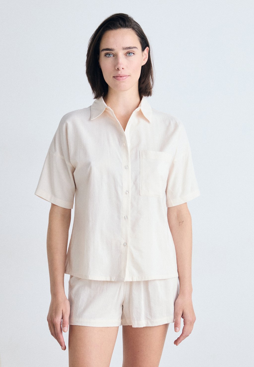 Пижама LASCANA, бежевый
Пижама LASCANA, бежевый