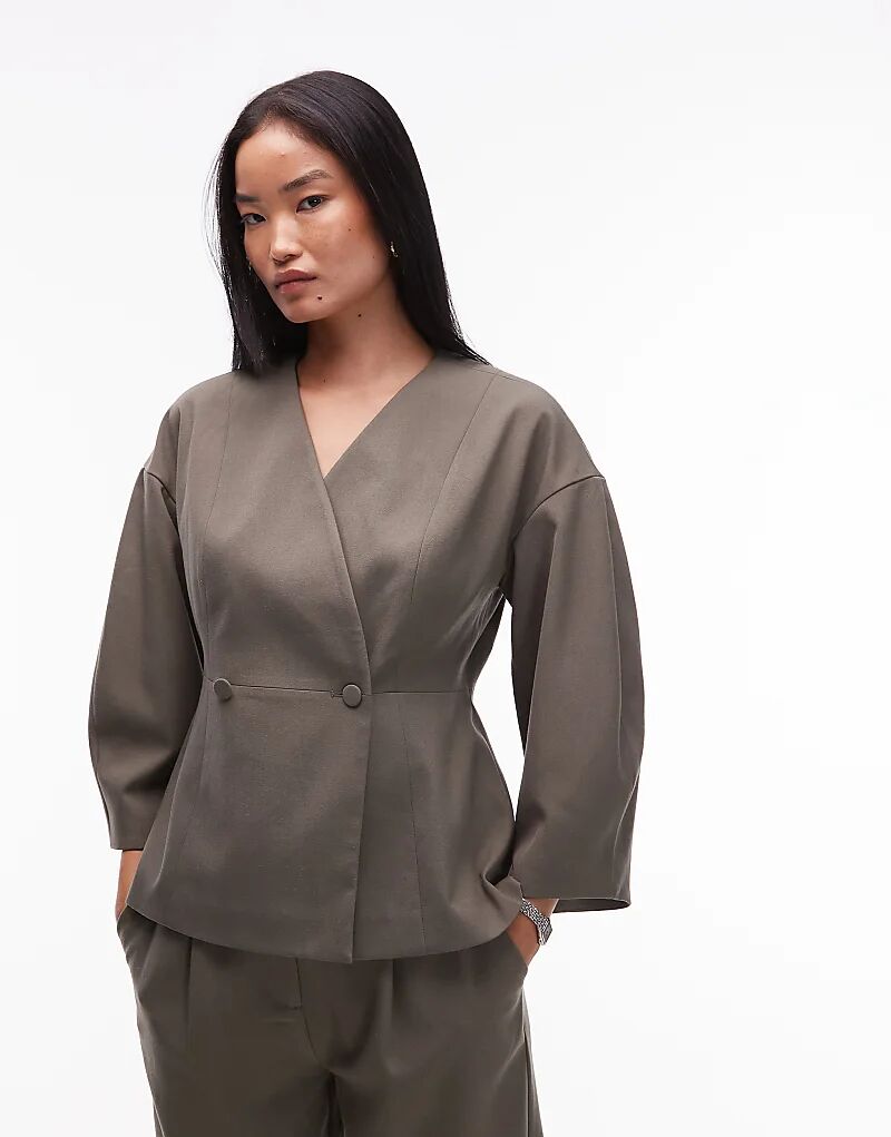 Структурированный приталенный блейзер AWARE в цвете «кавер-зеленый»
Структурированный приталенный блейзер AWARE в цвете «кавер-зеленый»