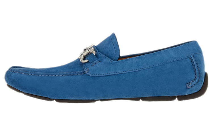 Замшевые мокасины с бляшкой Gancini Ferragamo
Замшевые мокасины с бляшкой Gancini Ferragamo