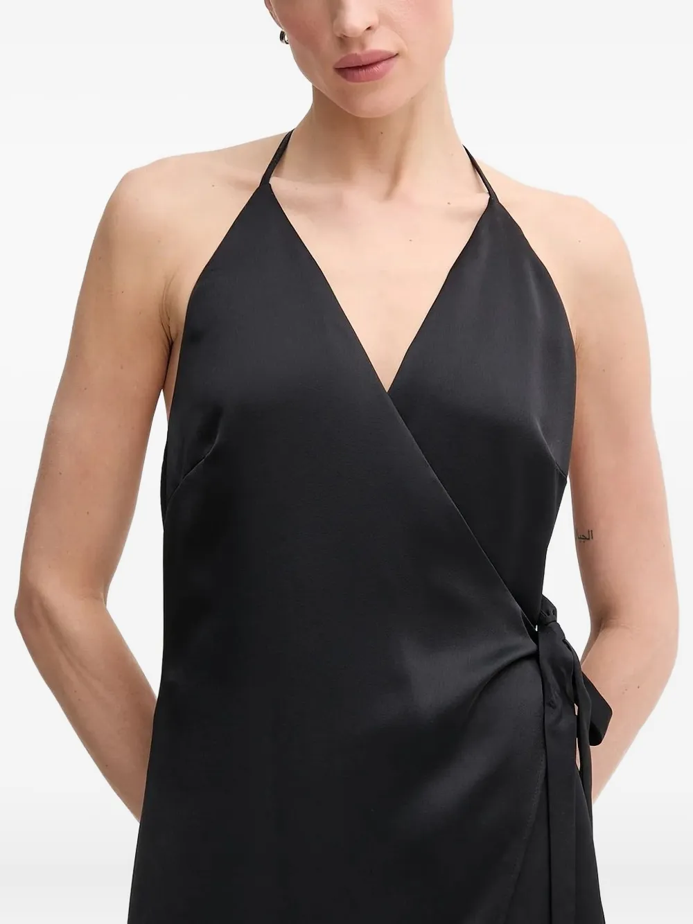 Платье макси с бретелью через шею и запахом Sandro Ferrone, черный
Платье макси с бретелью через шею и запахом Sandro Ferrone, черный