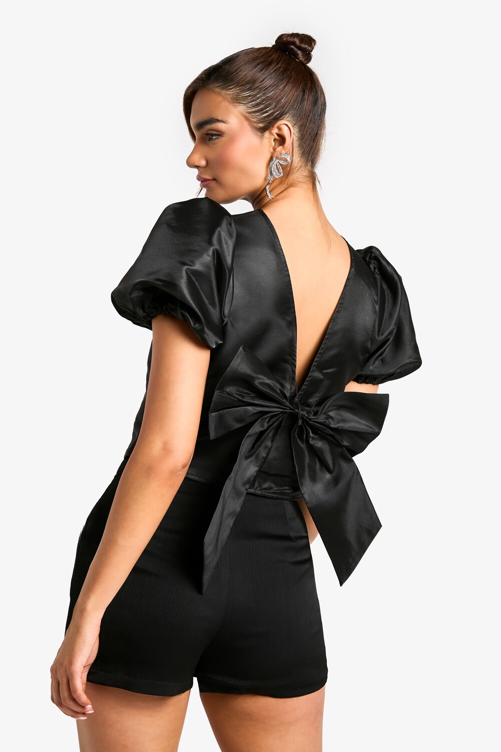 Топ Boohoo с объемными рукавами и завязкой на спине, черный
Топ Boohoo с объемными рукавами и завязкой на спине, черный