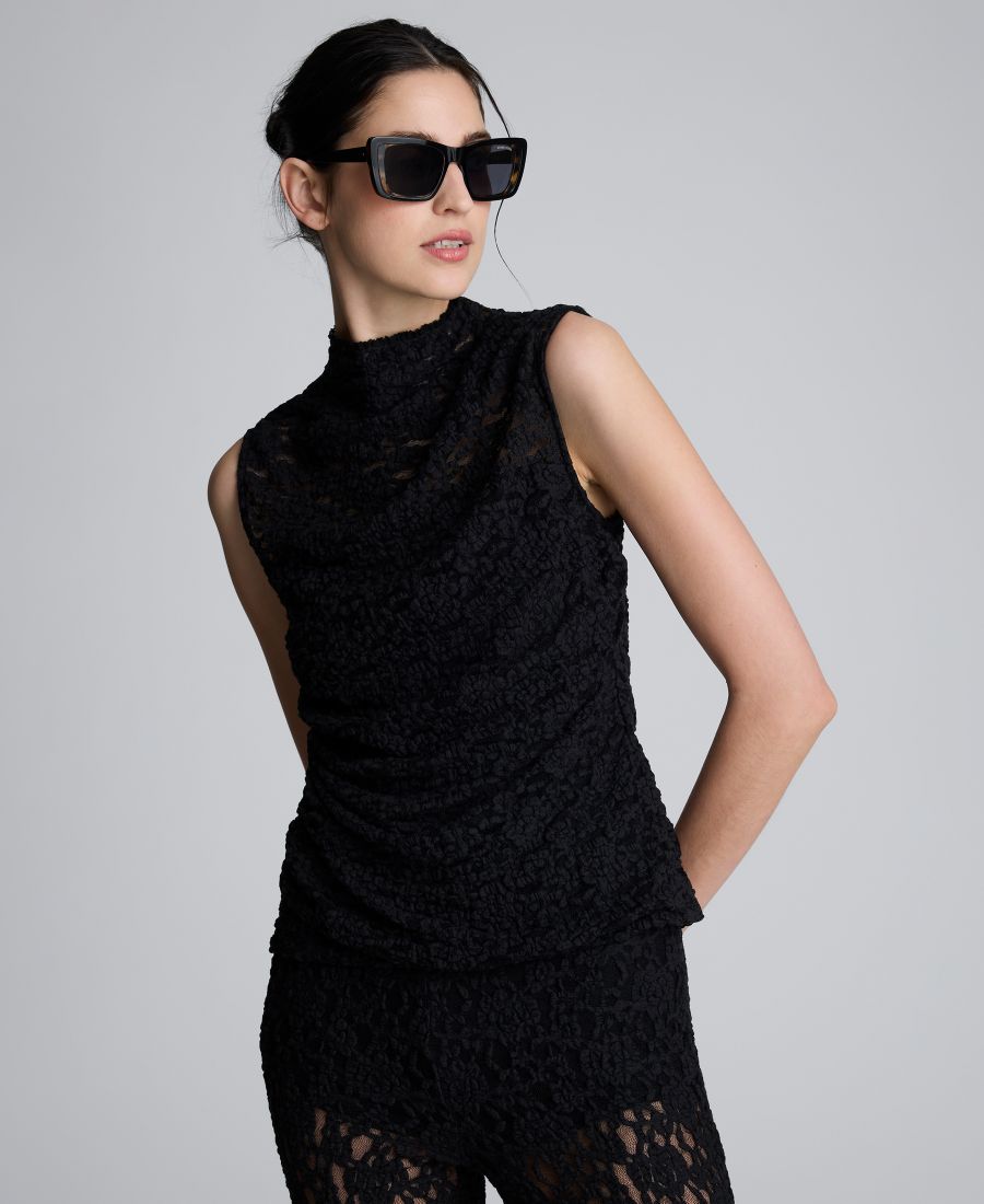 Женская эластичная кружевная майка с высоким воротником Kenneth Cole, Black
Женская эластичная кружевная майка с высоким воротником Kenneth Cole, Black