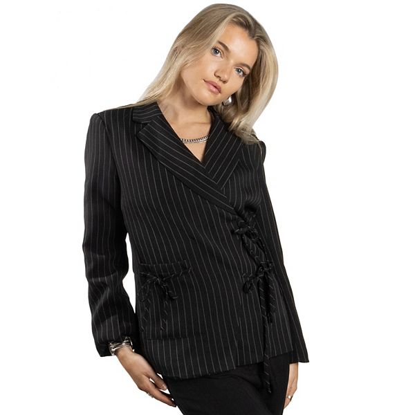 Женский блейзер с вырезным лацканом и двойной запашкой Jess By Meiko, Black Pin Stripe
Женский блейзер с вырезным лацканом и двойной запашкой Jess By Meiko, Black Pin Stripe
