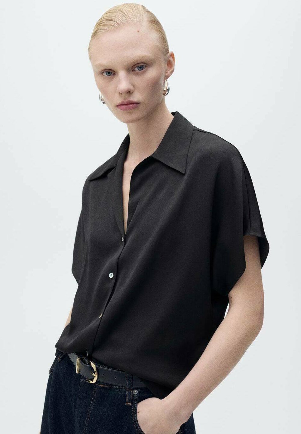 Блузка на пуговицах Mango, черный
Блузка на пуговицах Mango, черный
