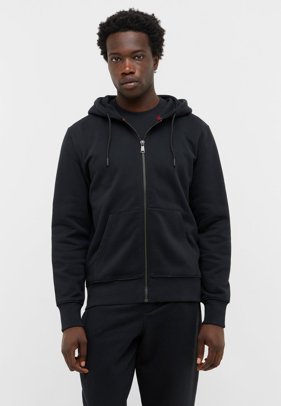 Толстовка Mustang Zip-up sweatshirt, Schwarz/Mottled Black
Толстовка Mustang Zip-up sweatshirt, Schwarz/Mottled Black