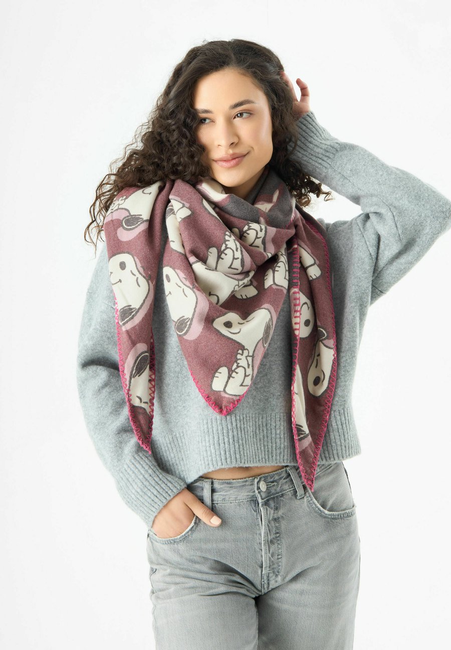 Шарф Codello PRINTED TRIANGLE, Rot/Red
Шарф Codello PRINTED TRIANGLE, Rot/Red