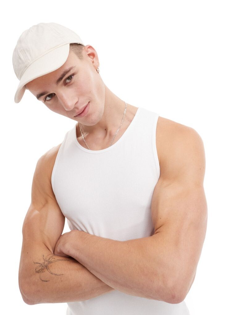 Белый жилет в рубчик River Island
Белый жилет в рубчик River Island