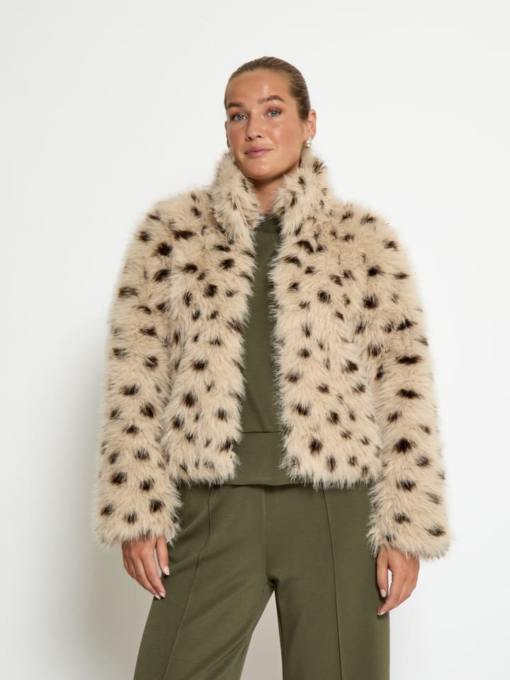 Куртка в цвете Incense Beige Peppercorn
Куртка в цвете Incense Beige Peppercorn