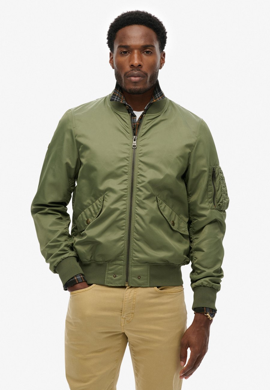 Куртка Superdry & Co MERCHANT, Army Green/Green
Куртка Superdry & Co MERCHANT, Army Green/Green