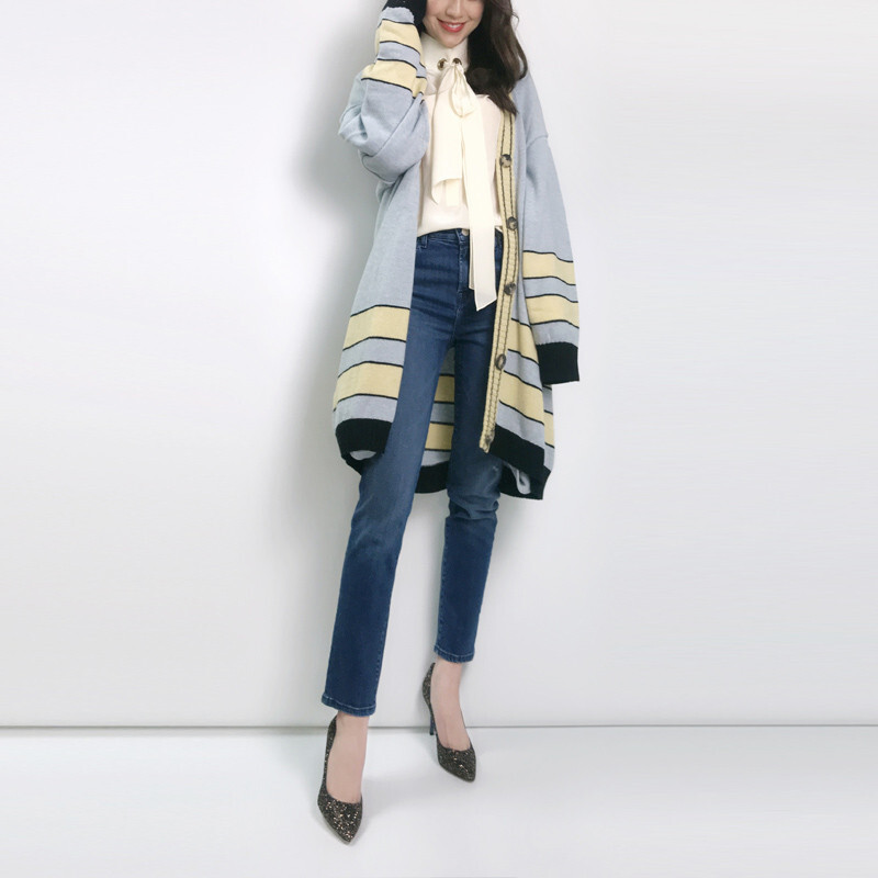 Свитер женский светло-голубой Loewe
Свитер женский светло-голубой Loewe