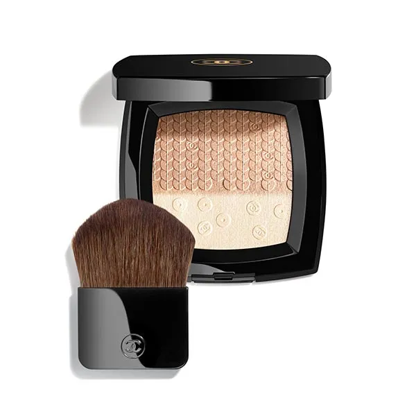 Хайлайтер с помощью кисти SET ILLUMINATING POWDER DUO Chanel, 1 UD 
Хайлайтер с помощью кисти SET ILLUMINATING POWDER DUO Chanel, 1 UD