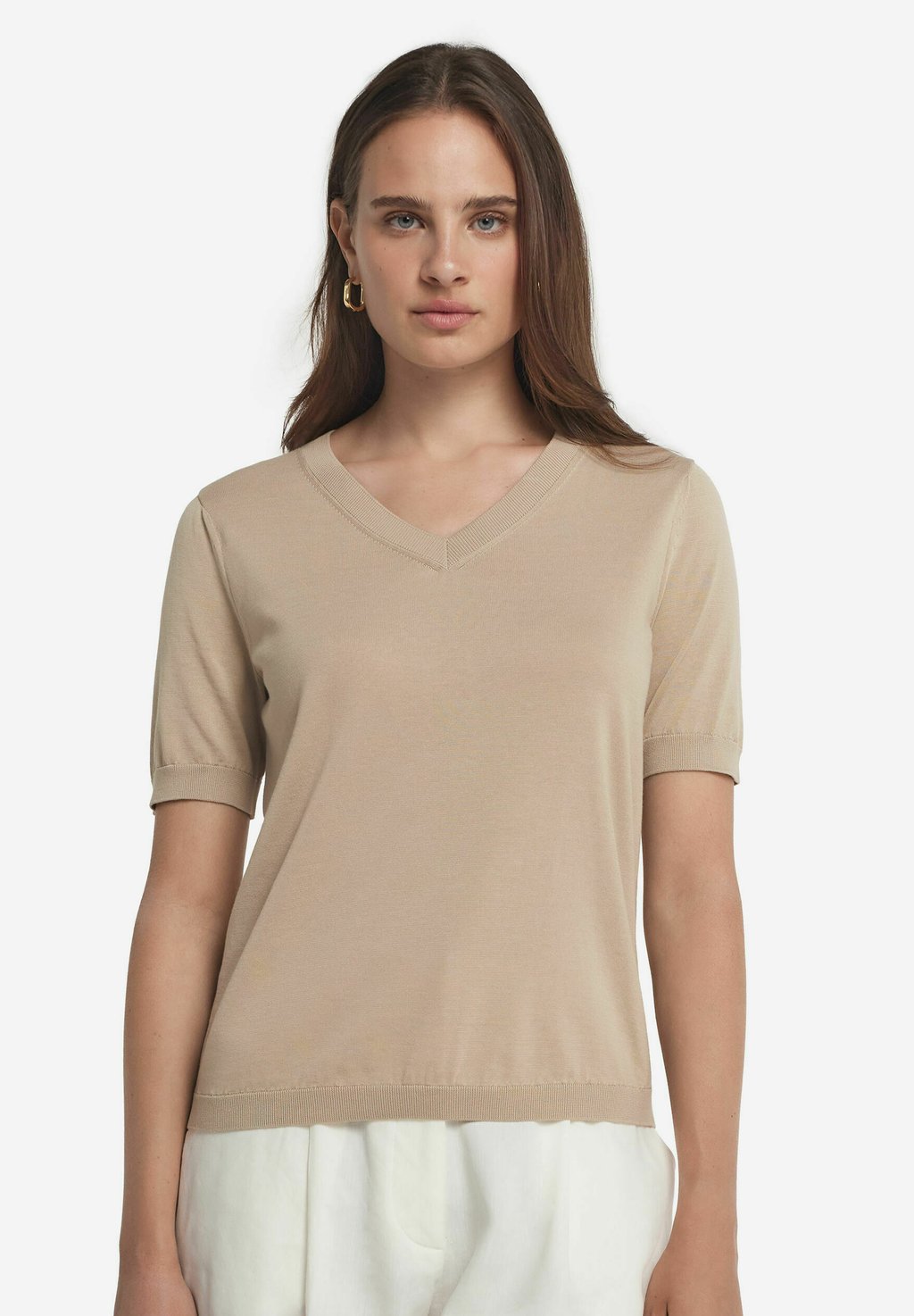 Базовая футболка Falconeri, бежевый
Базовая футболка Falconeri, бежевый