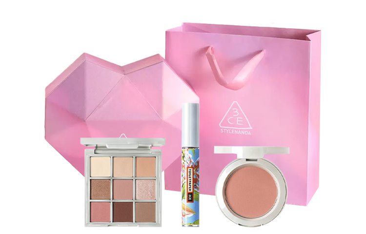 Набор косметики diamond heart box натуральный тон 3CE
Набор косметики diamond heart box натуральный тон 3CE