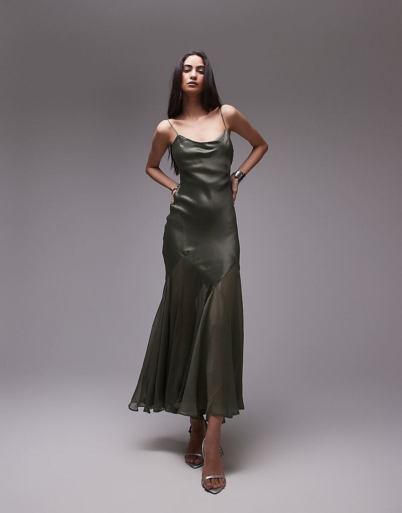 Topshop – премиальное платье миди из смешанных материалов цвета хаки с отделкой в виде годе
Topshop – премиальное платье миди из смешанных материалов цвета хаки с отделкой в виде годе