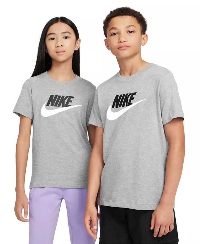 Футболка с логотипом Big Kids Sportswear Nike, серый
Футболка с логотипом Big Kids Sportswear Nike, серый