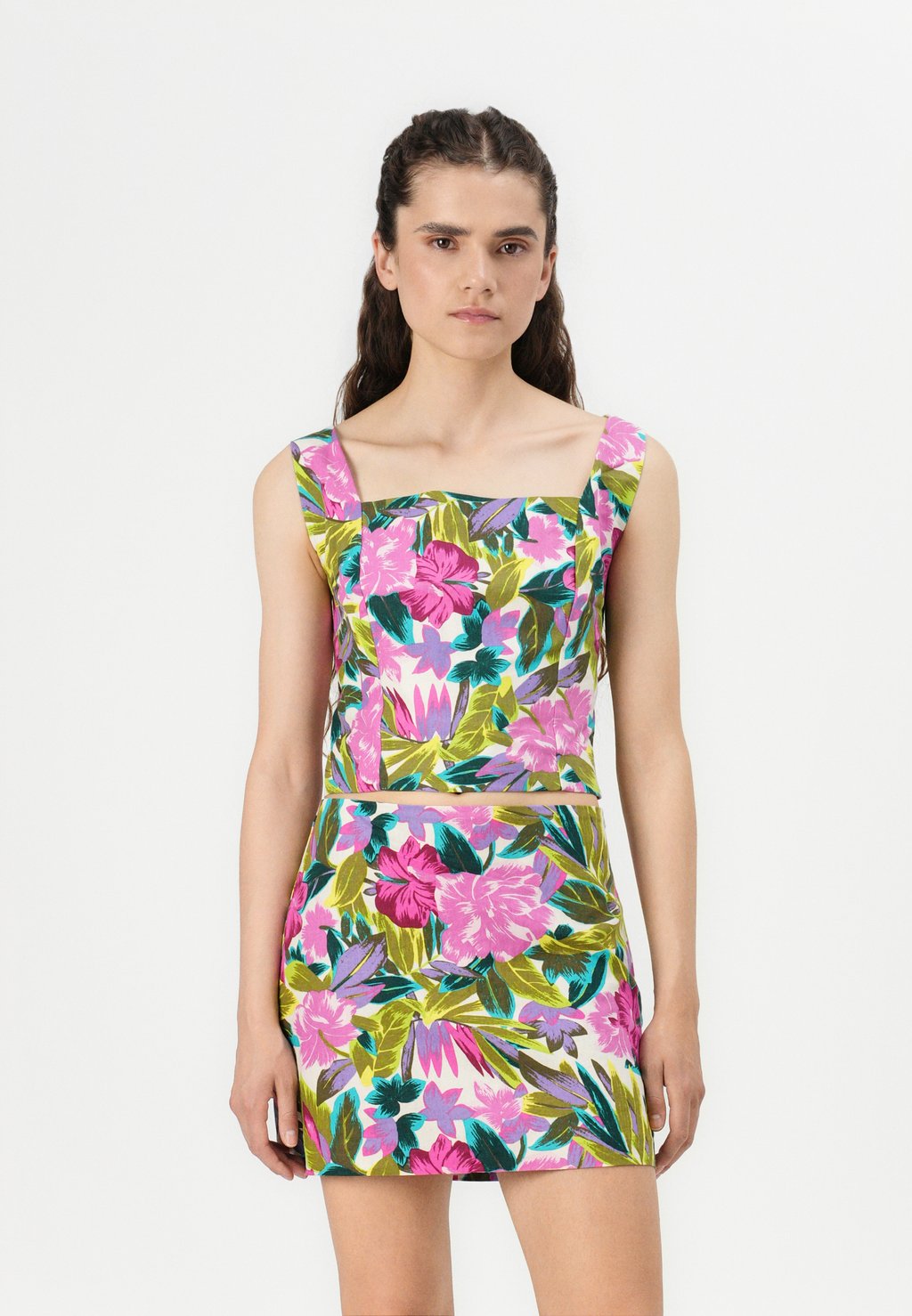 Топ BRAMI TANK GAP, черный
Топ BRAMI TANK GAP, черный