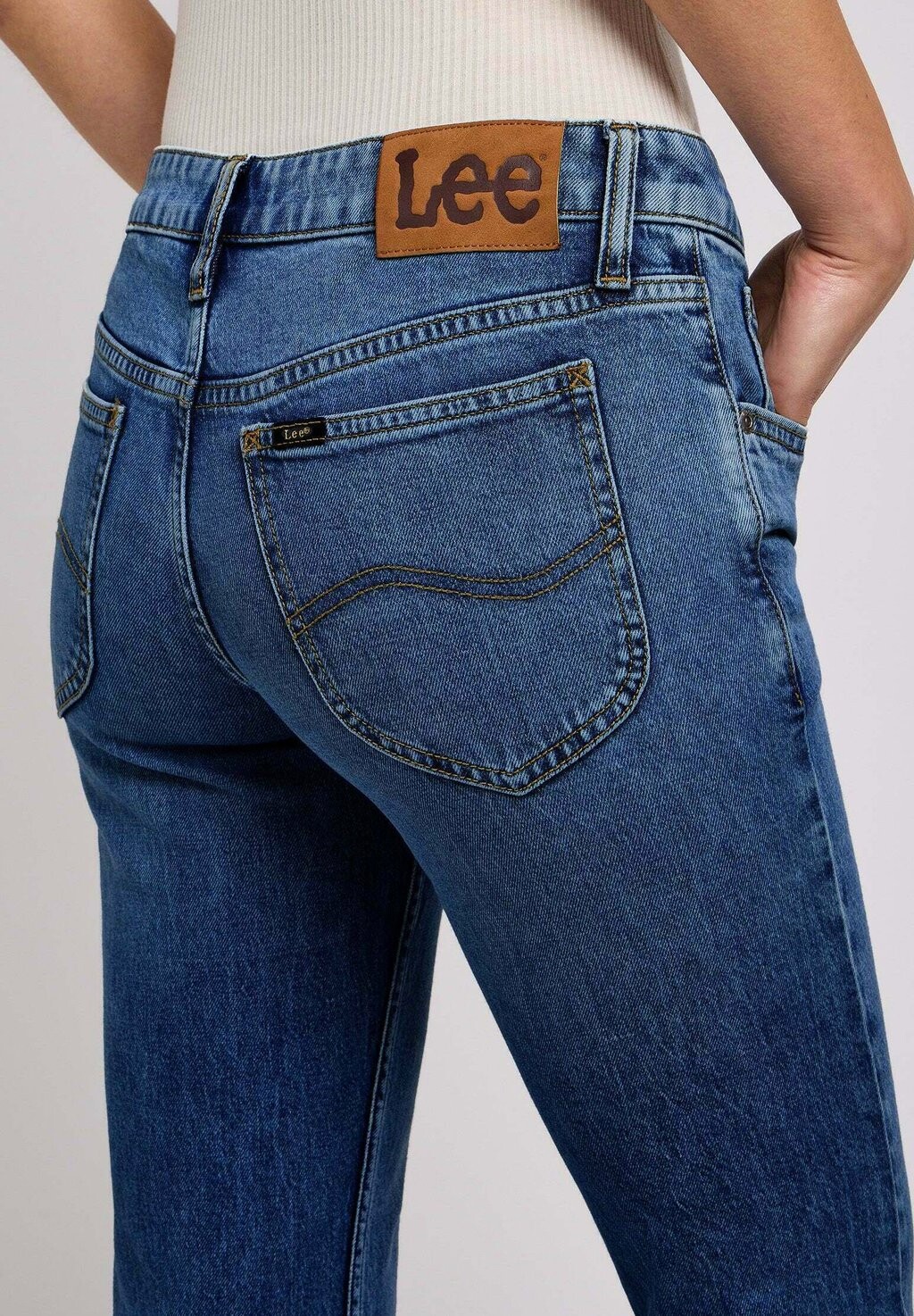 Джинсы Bootcut Lee, темно-синий деним
Джинсы Bootcut Lee, темно-синий деним