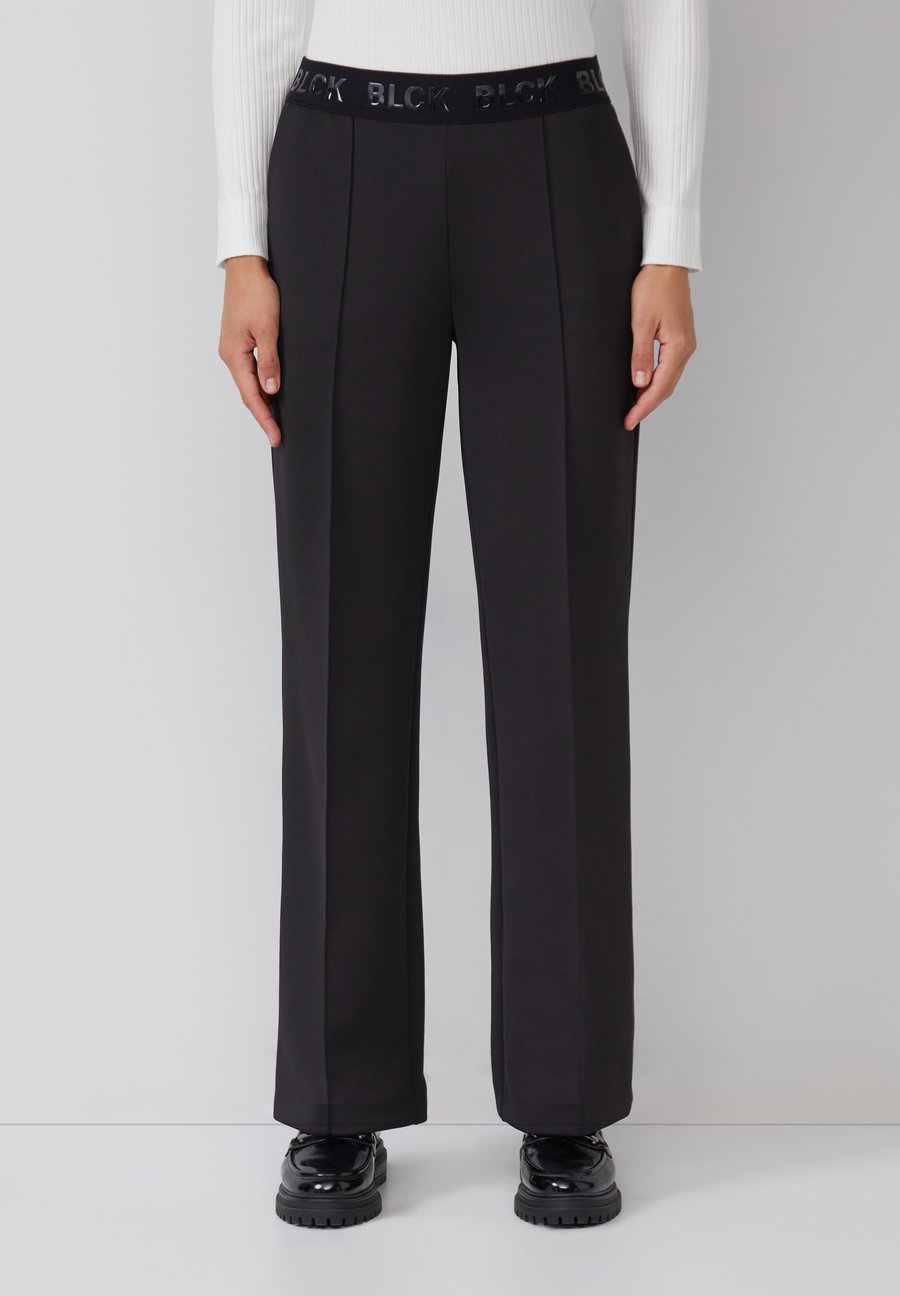 Брюки s.Oliver BLACK LABEL WIDE-LEG AUS MIT LOGO-GUMMIBUND, Schwarz/Black
Брюки s.Oliver BLACK LABEL WIDE-LEG AUS MIT LOGO-GUMMIBUND, Schwarz/Black