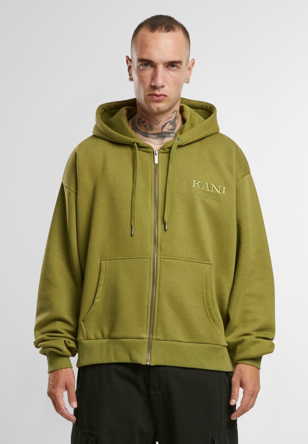 Толстовка с капюшоном RETRO RHINESTONE BOXY Karl Kani, оливковый
Толстовка с капюшоном RETRO RHINESTONE BOXY Karl Kani, оливковый