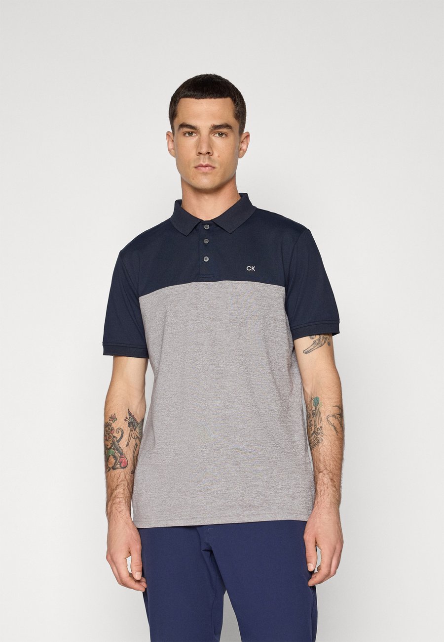 Поло Calvin Klein Golf COLOUR BLOCK, Navy/Silver-Coloured Marl/Dark Blue, Красный, Поло Calvin Klein Golf COLOUR BLOCK, Navy/Silver-Coloured Marl/Dark Blue
Поло Calvin Klein Golf COLOUR BLOCK, Navy/Silver-Coloured Marl/Dark Blue, Красный, Поло Calvin Klein Golf COLOUR BLOCK, Navy/Silver-Coloured Marl/Dark Blue